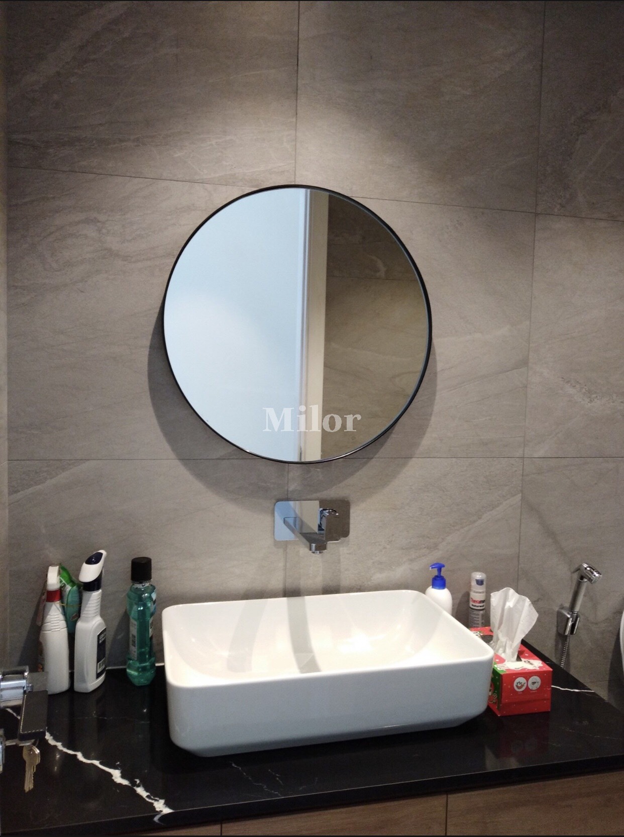 Với sự kết hợp hoàn hảo giữa tính thẩm mỹ và chất lượng, gương phòng tắm tròn Optiama sẽ khiến cho ngôi nhà của bạn trở nên sang trọng hơn bao giờ hết. Với thiết kế đặc biệt và khả năng phản xạ tuyệt vời, bạn sẽ không bao giờ phải lo lắng về chất lượng và tính thẩm mỹ của sản phẩm. Click vào hình ảnh liên quan để khám phá thêm.