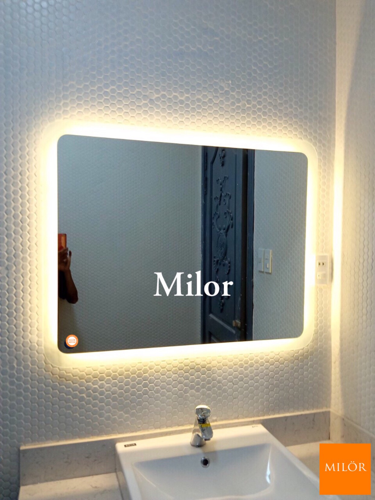 Gương nhà tắm đèn led chữ nhật Milor