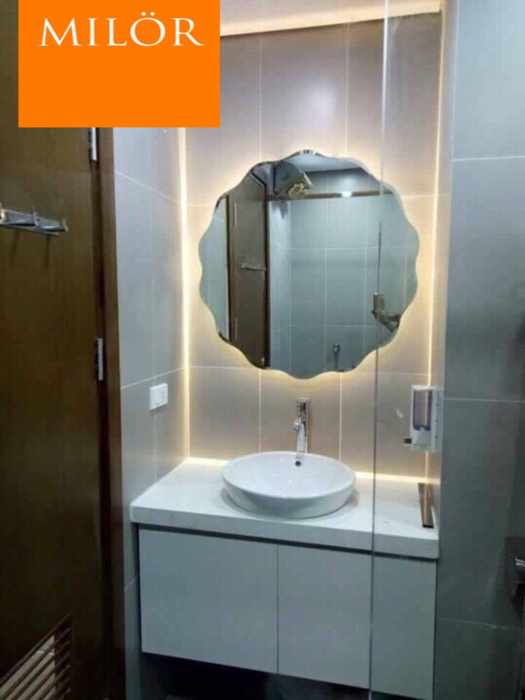 Gương treo phòng tắm đèn Milor led 543c